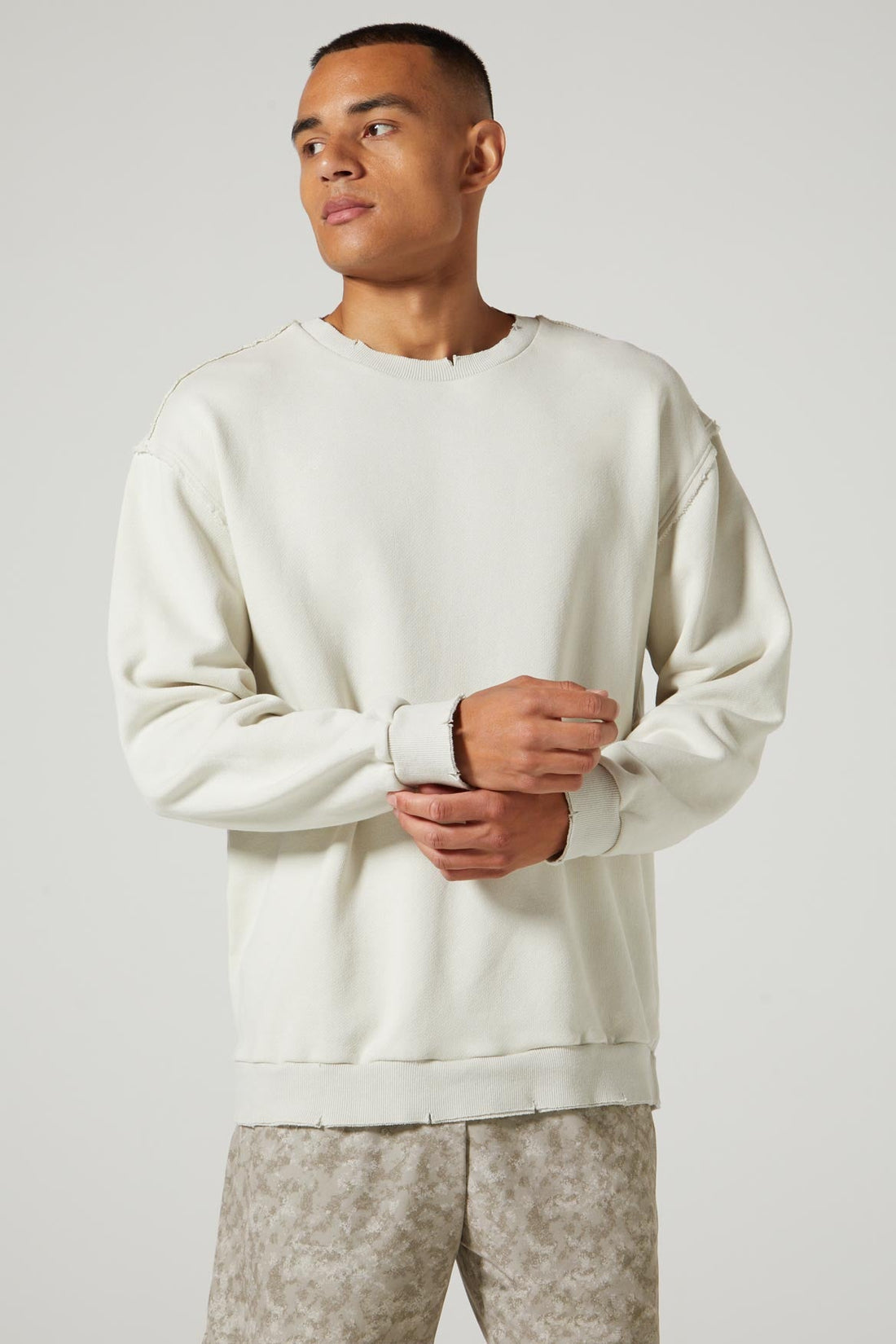Max Distressed Sweatshirt Sand – Wear It To Heart